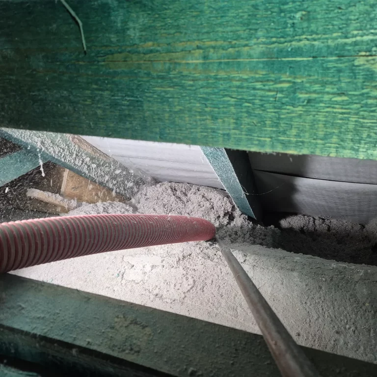 wtlaczanie-welny-w-sciane-1500x1500